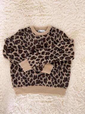 Zara Leopard Print Fuzzy Sweater Women’s Large